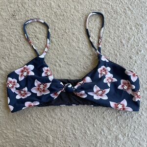 🌺CUTE ACACIA BIKINI TOP🌺